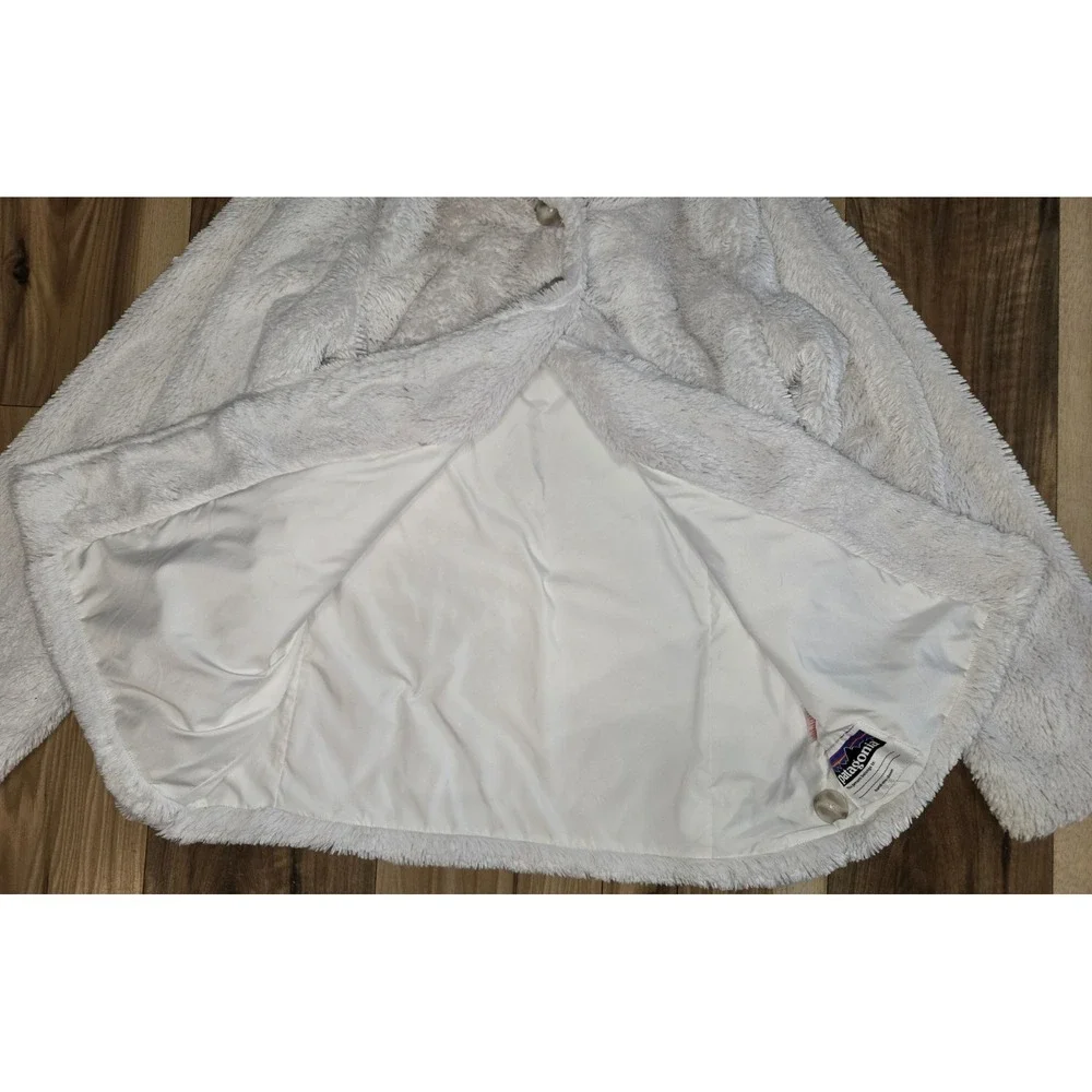Patagonia Pelage Jacket Faux Fur Girls White Size XXL / 16-18 Very Soft 2 Button